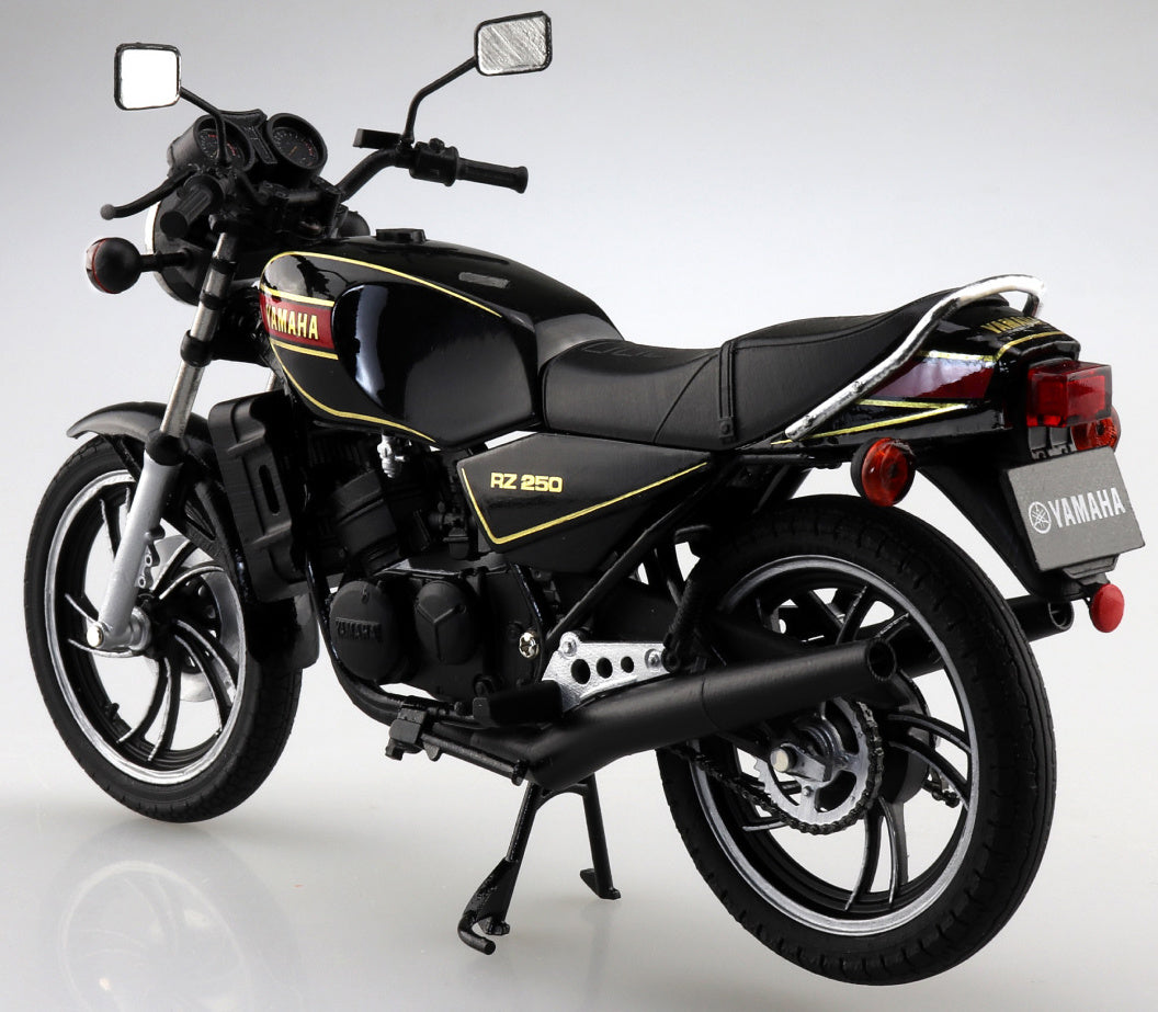 Aoshima 1/12 Yamaha RZ250 New Yamaha Black - BanzaiHobby