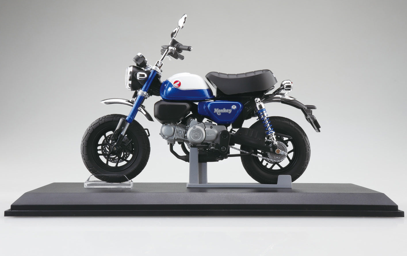 Aoshima 1/12 Honda Monkey 125 '22 Pearl Glitter Ring Blue - BanzaiHobby