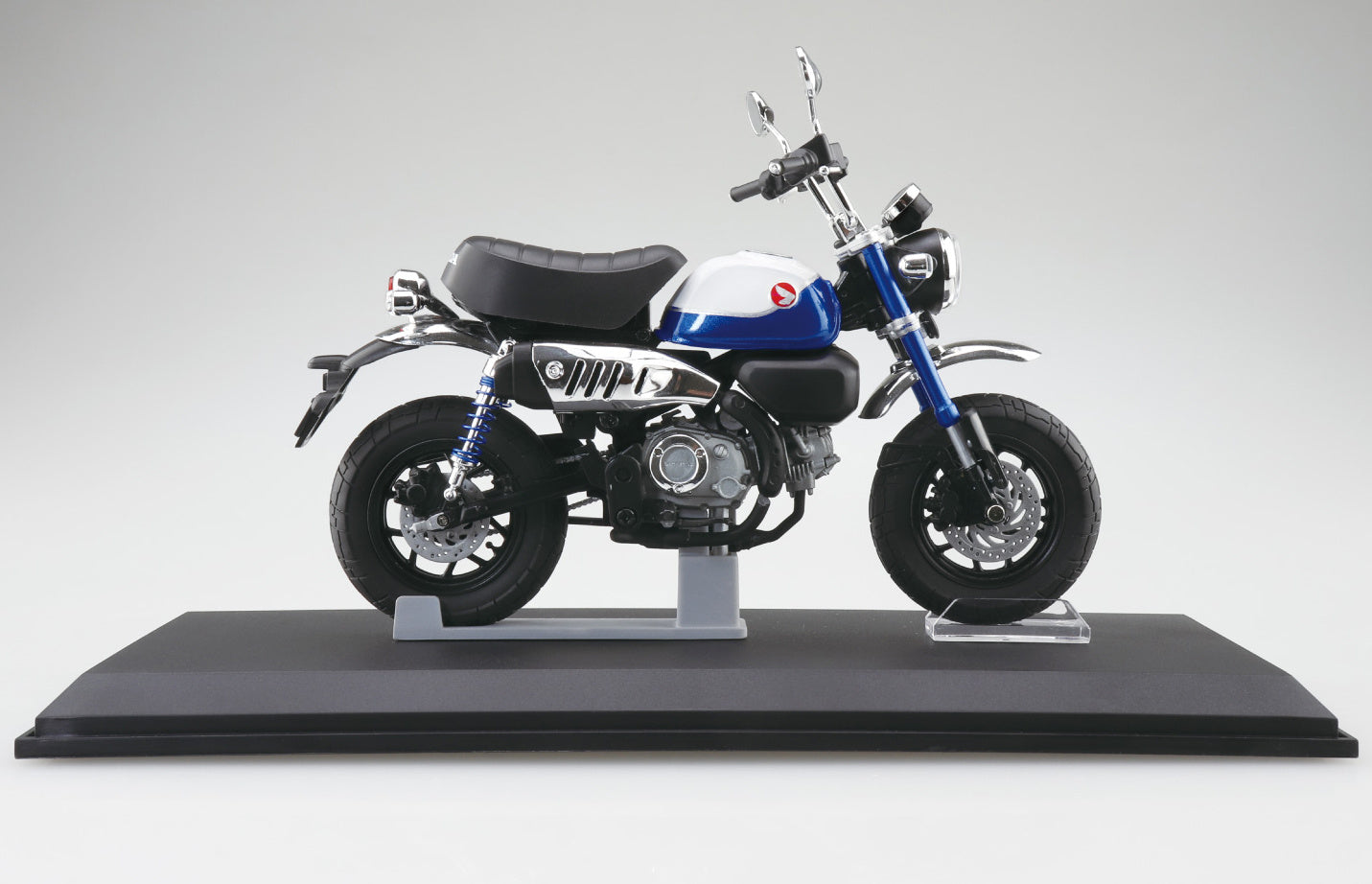 Aoshima 1/12 Honda Monkey 125 '22 Pearl Glitter Ring Blue - BanzaiHobby
