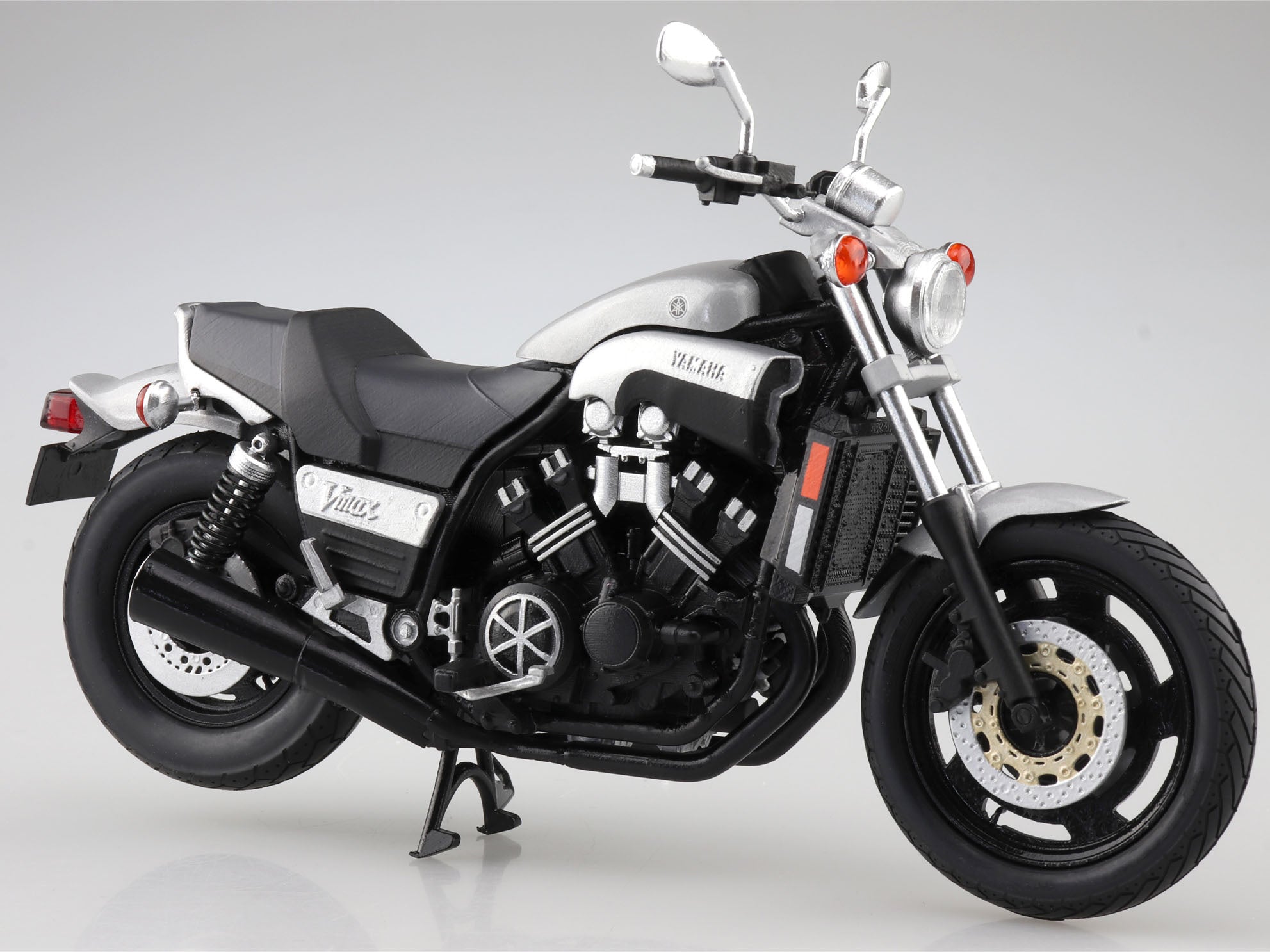 Aoshima 1/12 Yamaha Vmax New Silver Dust - BanzaiHobby