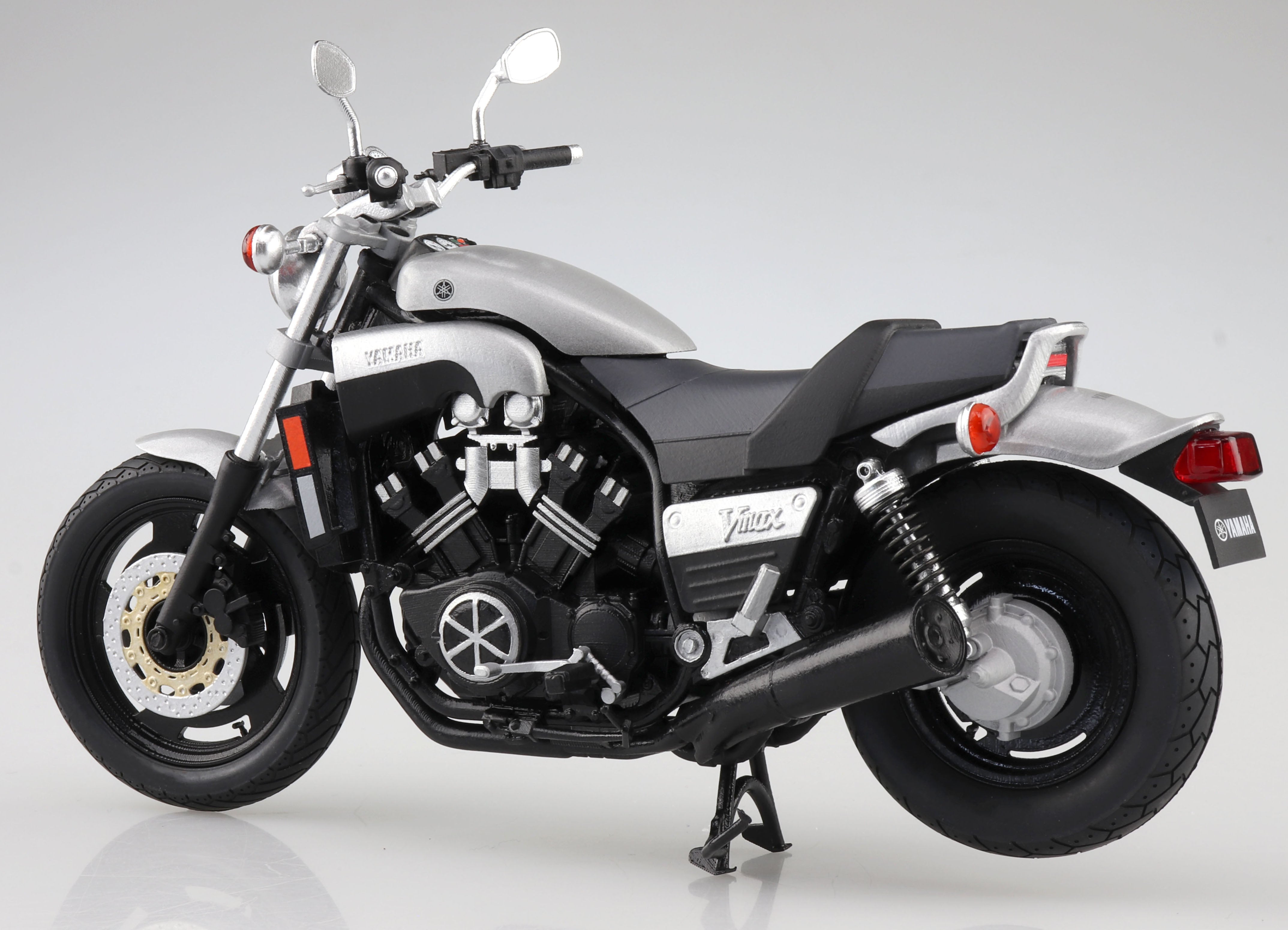 Aoshima 1/12 Yamaha Vmax New Silver Dust - BanzaiHobby