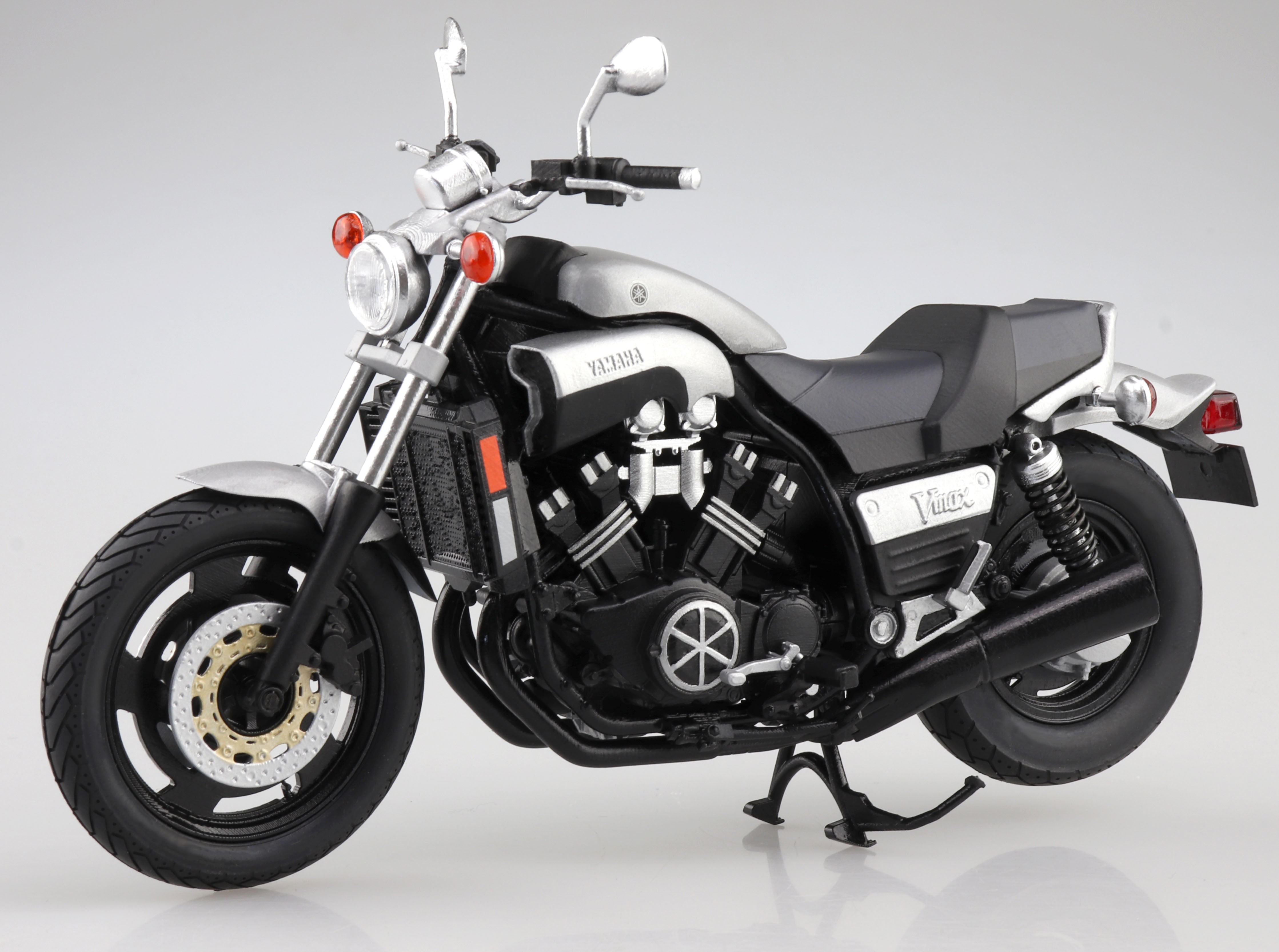 Aoshima 1/12 Yamaha Vmax New Silver Dust - BanzaiHobby