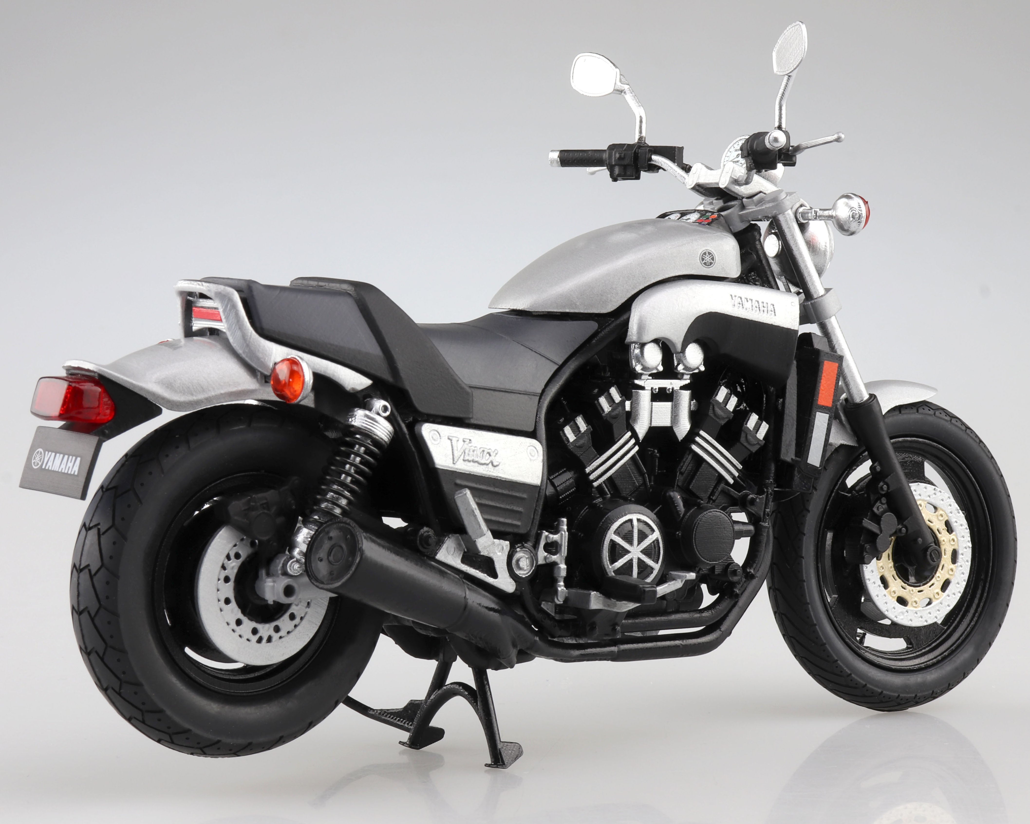 Aoshima 1/12 Yamaha Vmax New Silver Dust - BanzaiHobby
