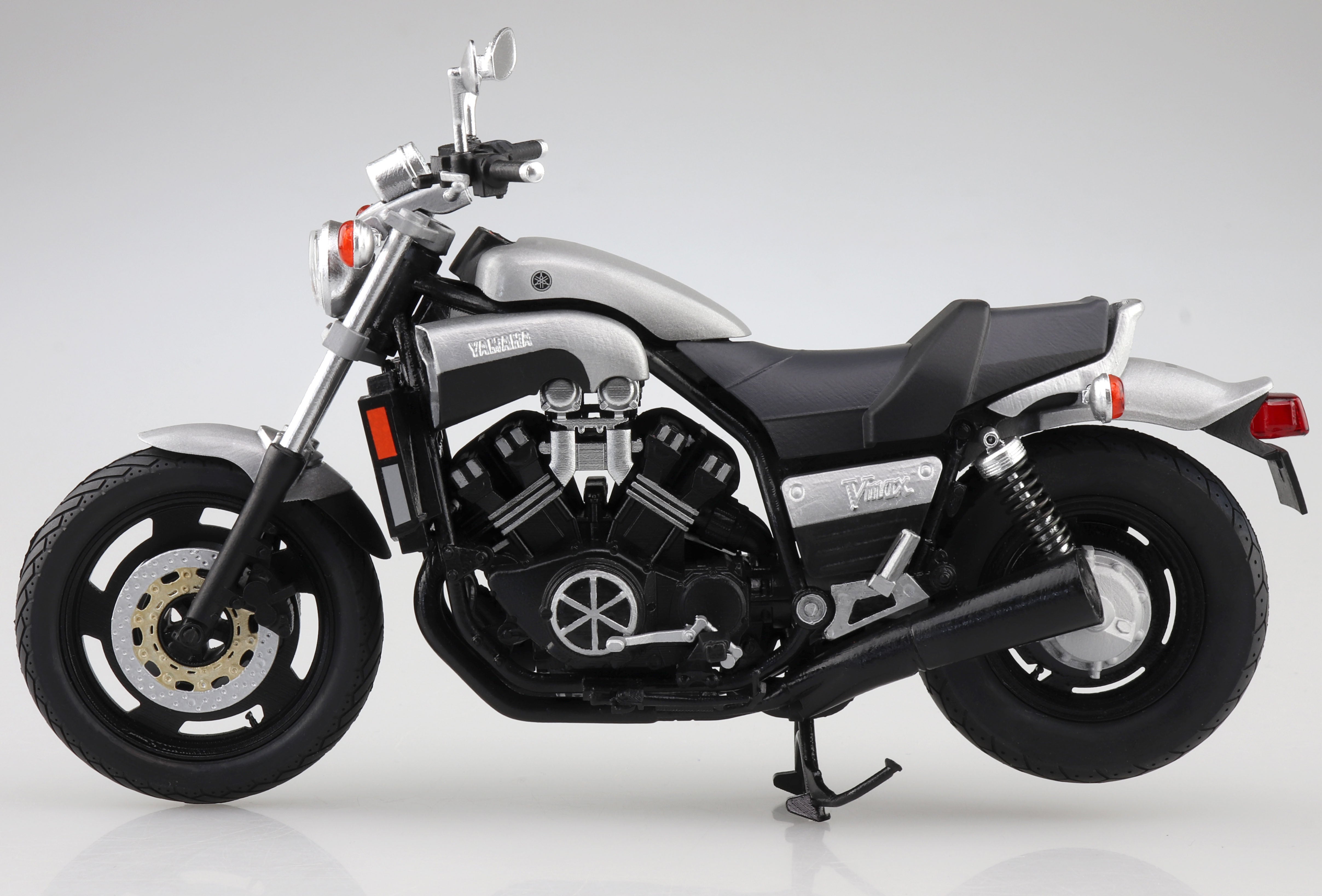 Aoshima 1/12 Yamaha Vmax New Silver Dust - BanzaiHobby