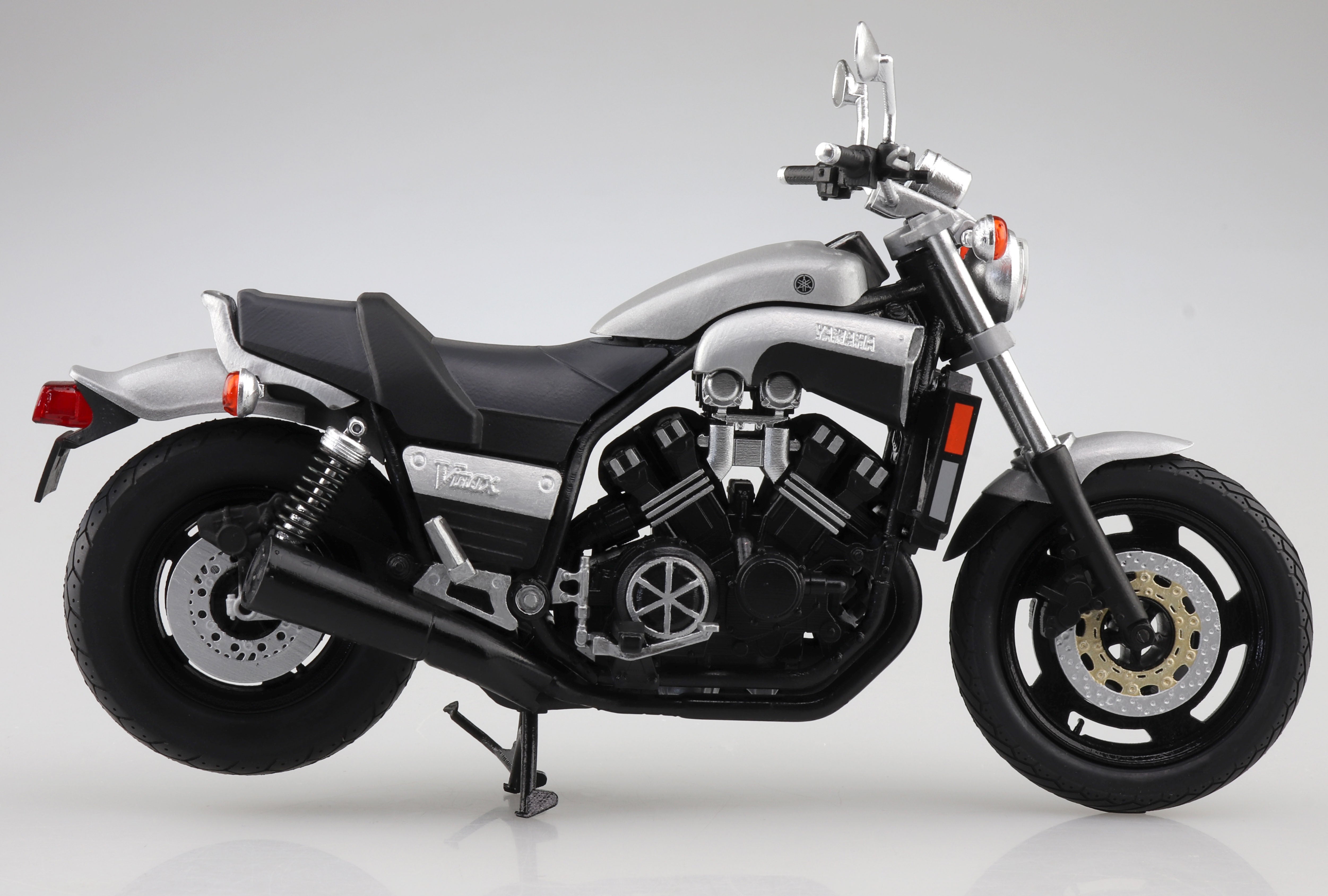 Aoshima 1/12 Yamaha Vmax New Silver Dust - BanzaiHobby