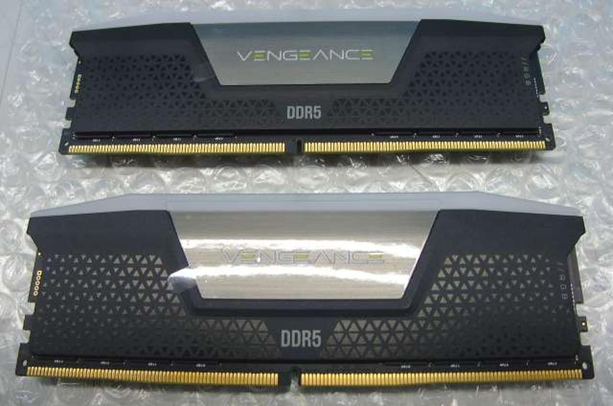 CORSAIR Memory CMH64GX5M2B6000C40 for desktop PCs