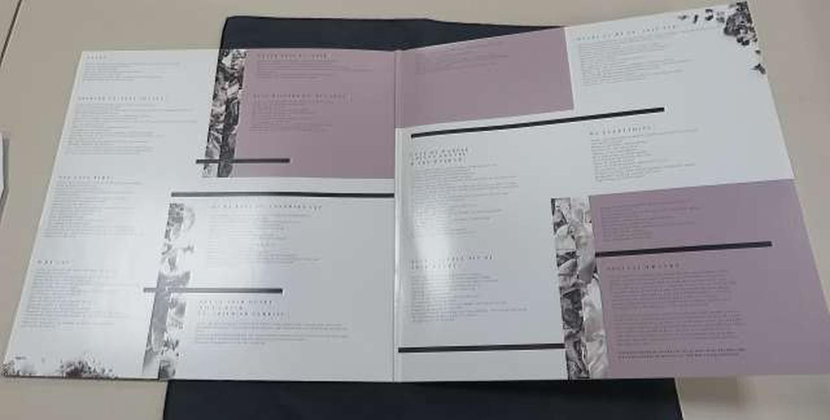 REPUBLIC This is an analog record by Ariana Grande. 00602577974441