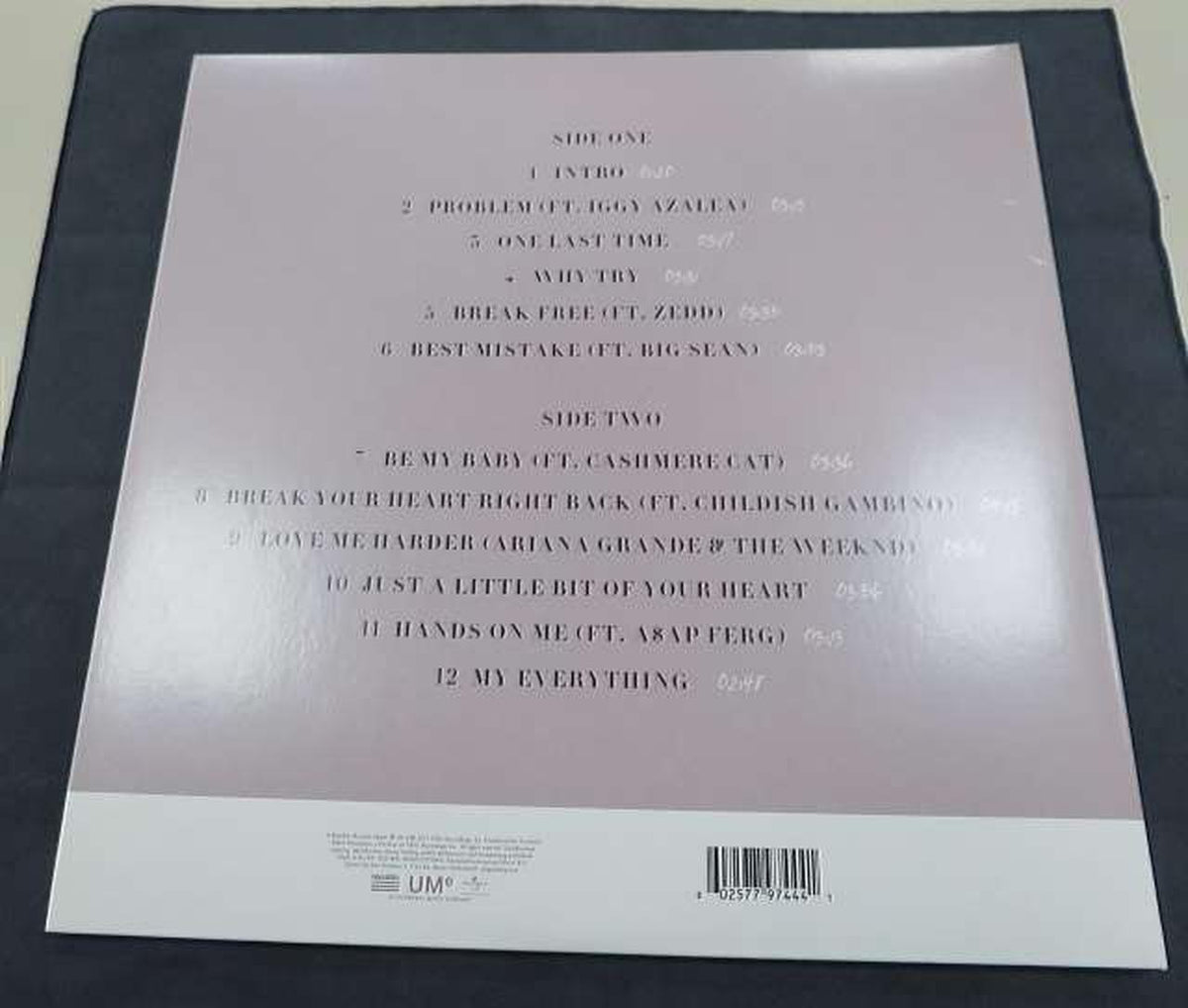 REPUBLIC This is an analog record by Ariana Grande. 00602577974441